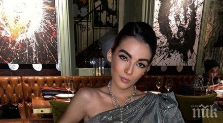 родна жертва covid рекламира маски гола снимка