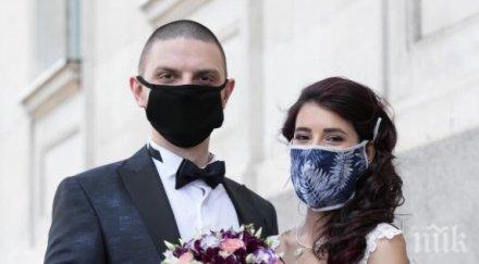 челен опит раздават безплатни предпазни маски австрийските супермаркети