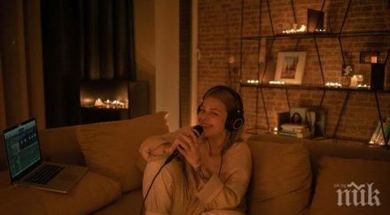 фенове държави гледаха концерта загасени лампи виктория