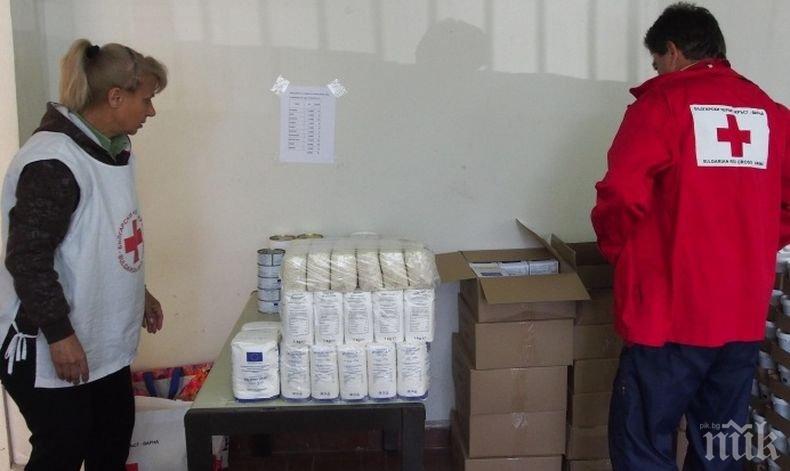 Акция: БЧК раздава храни от първа необходимост на възрастни и хора под карантина
