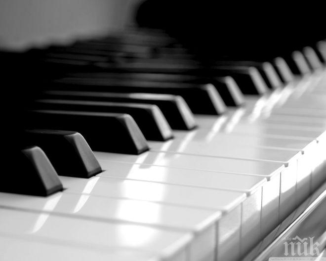 Дете-чудо написа валс за изолацията, призовавайки хората да си останат вкъщи (ВИДЕО)