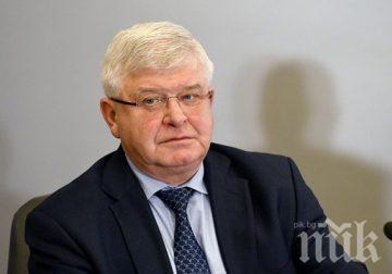 1700 служители в 34 лечебни заведения ще получат допълнително възнаграждение от 1000 лв. за месец март