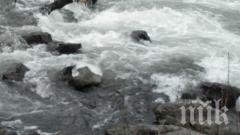 проверяват река мадан побелели води