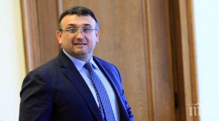 извънредно забраниха отпуските мвр дават бонуси полицаите първа линия