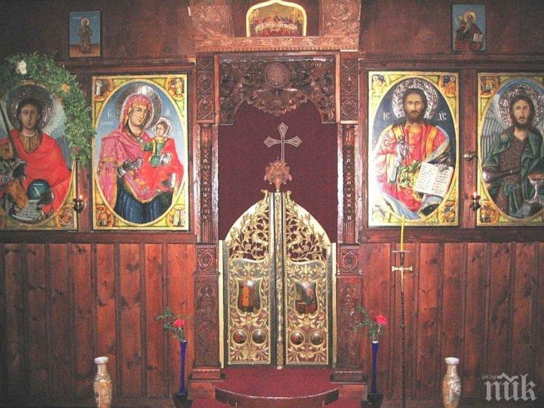 Специалисти предупреждават: Дезинфекцията на иконите може да ги повреди