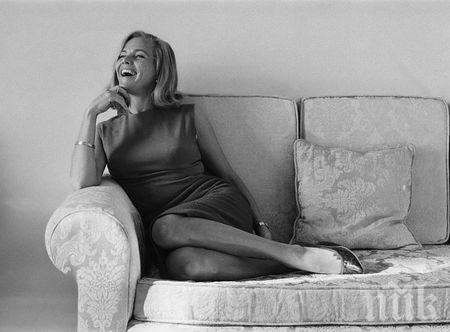 Почина едно от момичетата на Джеймс Бонд