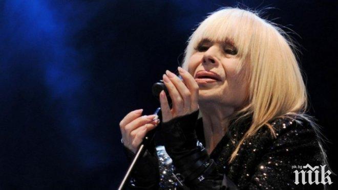 САМО В ПИК И РЕТРО: Лили Иванова натири прислужницата си заради коронавируса