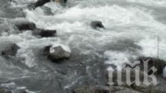 Проверяват река край Мадан за побелели води