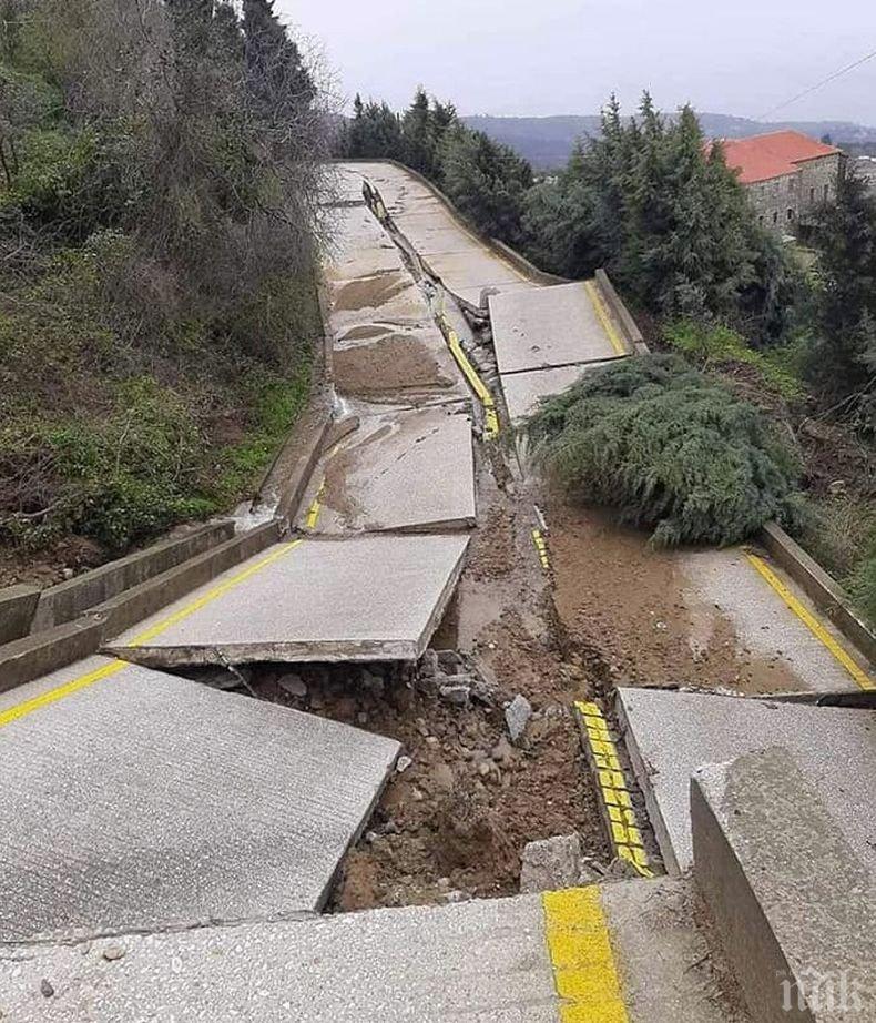 Бедствие: Пороите разрушиха пътища на Атон, град Карея е откъснат