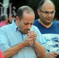 Радан Кънев разпуска с биричка на протеста (снимки)