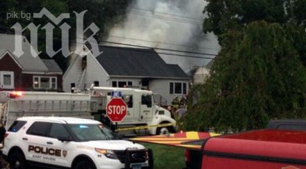 самолет вряза къщи сащ трима души сред две деца загинали