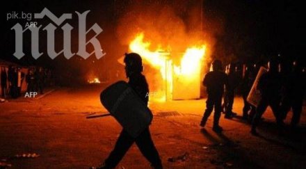 мерцедес подпали изгоря напълно