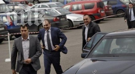 бодигарда охраняват смени борисов цветанов