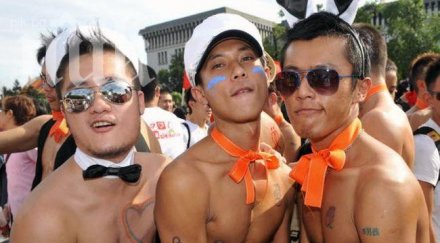 гей баровете лондон обявиха бойкот руската водка