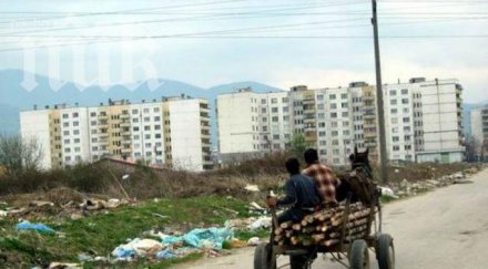 ромите намерили върнали хил евро събратята нарекоха шматки боклуци