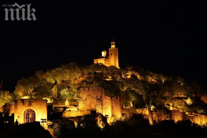 Свиха кабелите на спектакълa Звук и светлина в Царевец