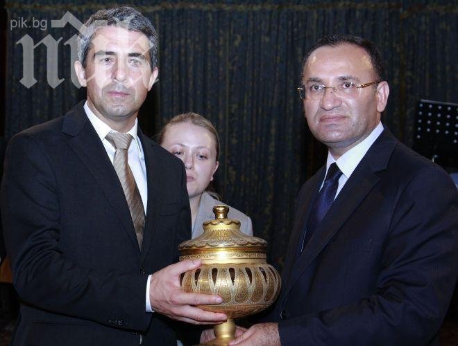 Плевнелиев получи златна купа от турския вицепремиер Боздаг