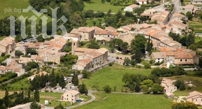 Кмет на френско селце заплаши да се самоубие, не иска роми там