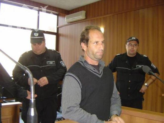 Няма кой да прибере тялото на убито тригодишно момче