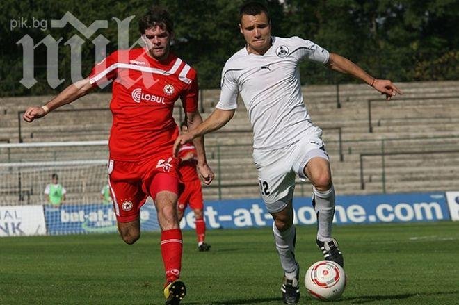 Асен Букарев гони трима от Славия