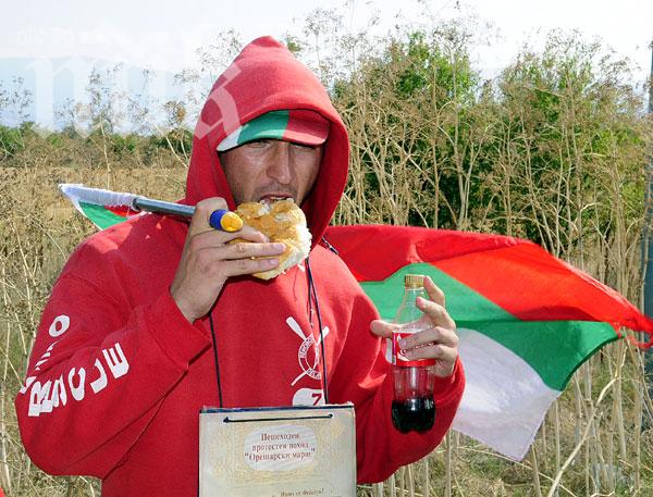 Двама старозагорци се включиха в протестния поход към Евксиноград