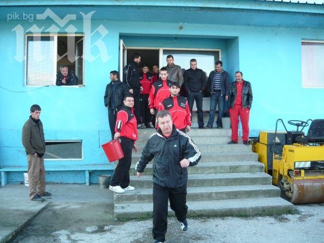 Юри Васев смени Кайзера в Миньор (Перник)