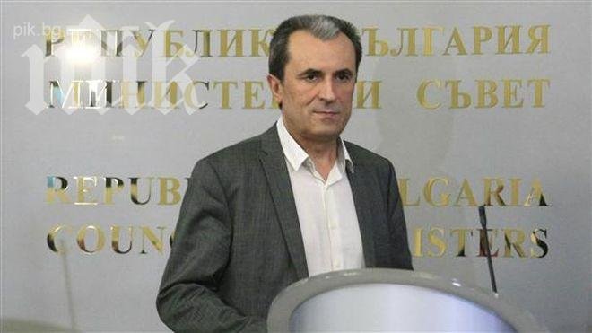 Орешарски стопява ледовете с медиите, кани ги на неформална среща