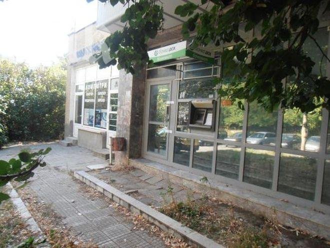 Смях! Бандити разбиха банкомат с 20 бона, но ги изгориха с горелка