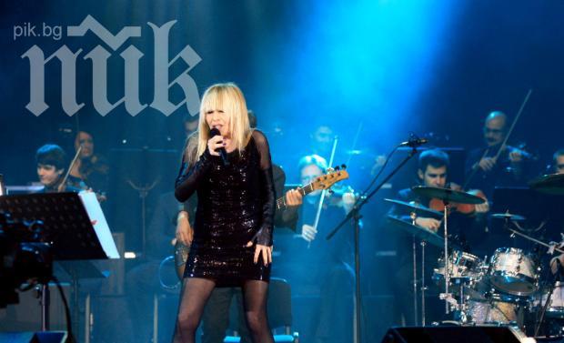 Лили Иванова блесна с рокля за 42 бона