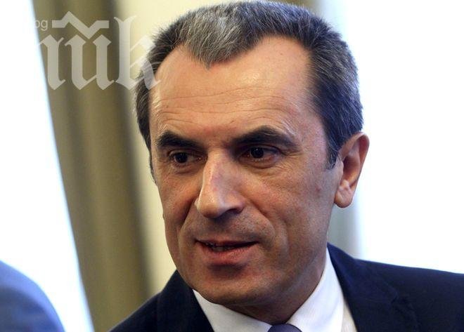 Орешарски прие за среща „протестиращи” – отвън останаха истинските бунтари 