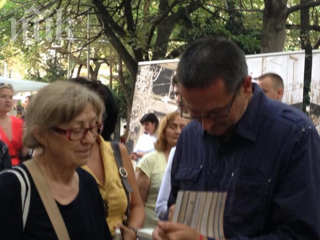 Георги Господинов раздаде автографи на София диша (снимки)