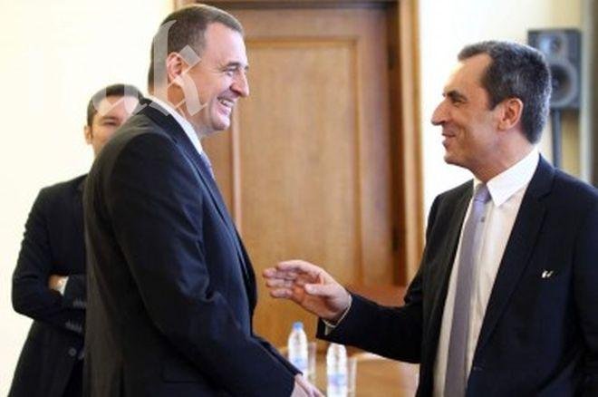 Утре Орешарски и Йовчев щели да се срещнат с „протестиращи”