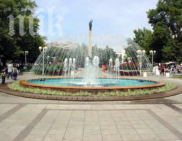 Малобройна група протестиращи се събра в Бургас