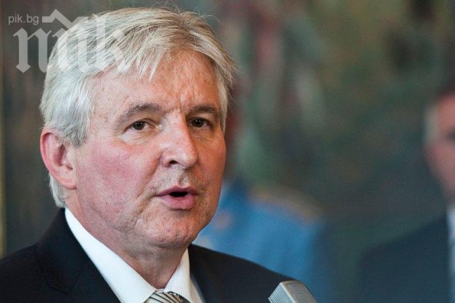 Премиерът на Чехия Иржи Руснок подава оставка във вторник