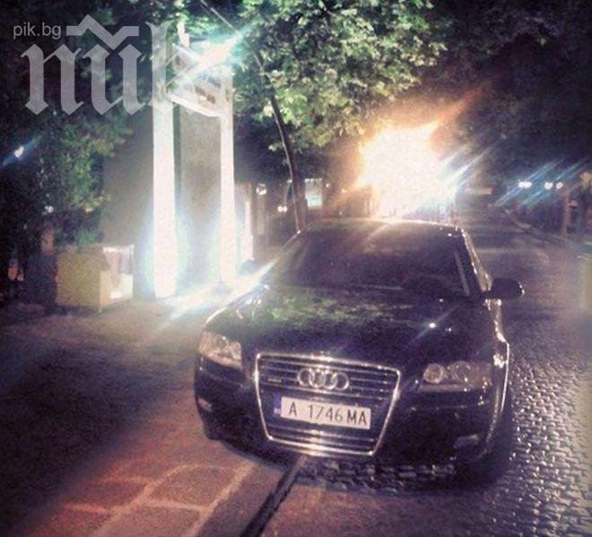 Кметът на Созопол паркира нагло лъскавото си Ауди (снимка)