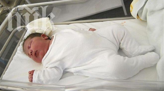 Британка роди най-едрото бебе в историята на Испания – 6,2 кила