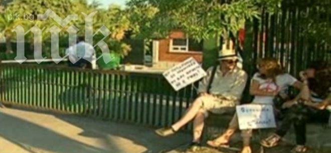 Само трима протестираха пред „Евксиноград“ днес