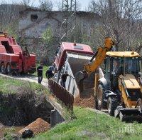 Камион пропадна на мост в село Клокотница (СНИМКИ)
