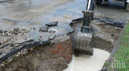 последните минути кола хлътна ров насред пловдив снимка