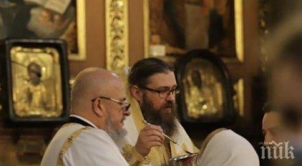 въпреки мерките света неделя причестяват обща лъжичка