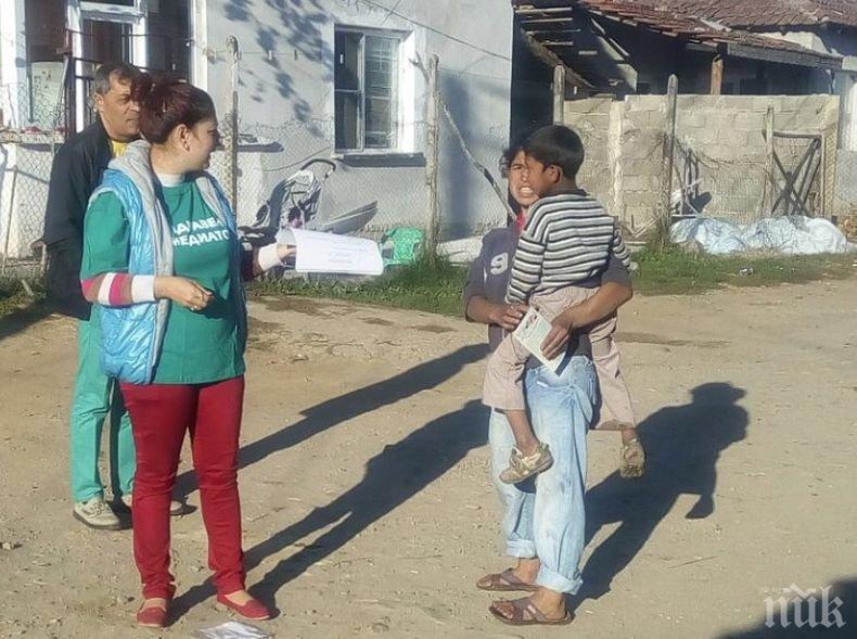 96 деца от ромската махала в Монтана учат дистанционно с помощта на медиатор