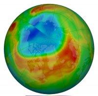 НАД АРКТИКА: Зейна колосална озонова дупка