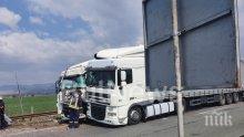 Аварирал ТИР блокира Северната тангента на Околовръстното на София