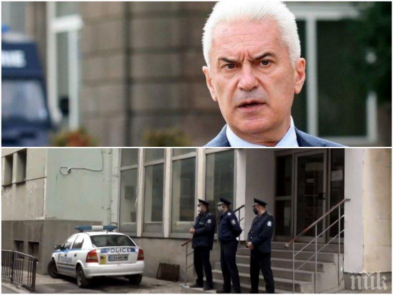 ИЗВЪНРЕДНО В ПИК TV: Волен Сидеров се яви в СДВР - арестуват го за 24 часа (ВИДЕО/ОБНОВЕНА)