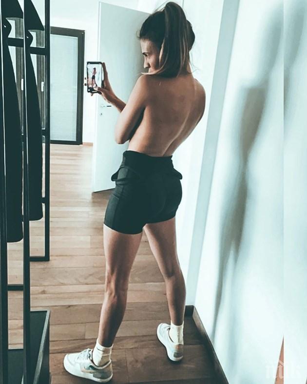 Половинката на Касано свали блузката