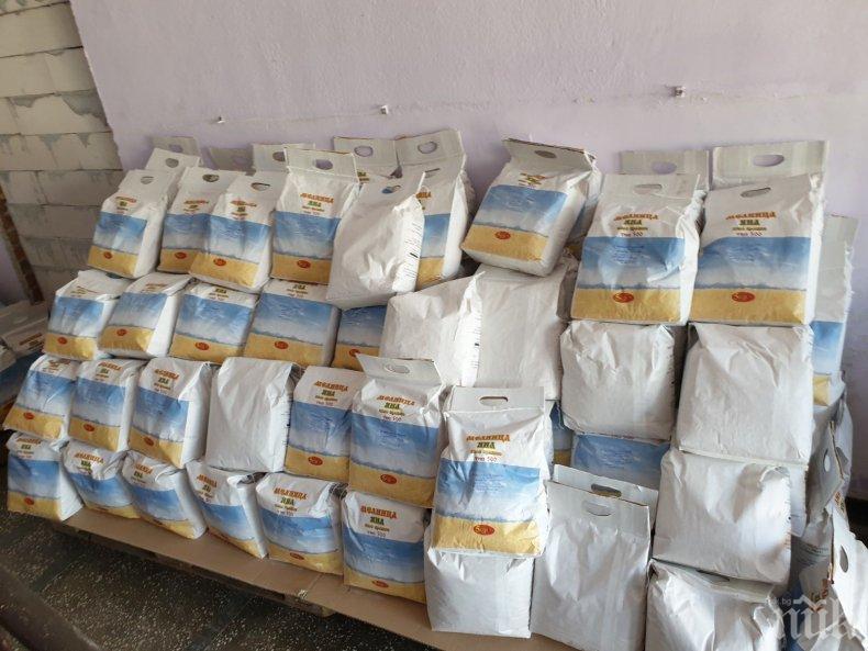 Депутатът от ВМРО Юлиан Ангелов дари 1 тон брашно на жителите на Драговищица