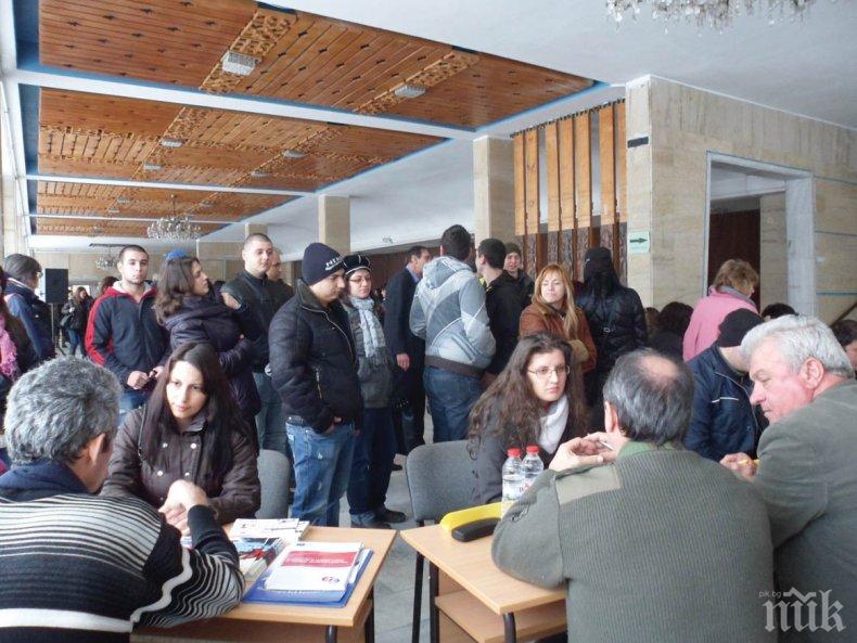 ИЗВЪНРЕДНО ПОЛОЖЕНИЕ: За месец новорегистрираните безработни са 82 409