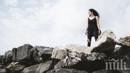 ВНИМАВАЙТЕ С ТЯХ: Тези зодии държат ревниво на личното си пространство във връзката