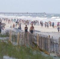 ИДИОТИЯТА В САЩ: Тълпи плъзнаха по плажовете на Флорида (СНИМКИ)