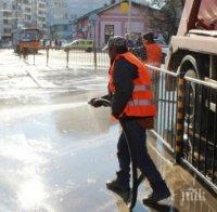 В Русе мият улиците превантивно